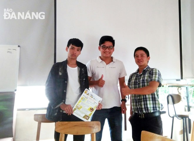 Nhóm Toidayhoc.vn với phần mềm bắt nhịp cách mạng công nghiệp 4.0 để kết nối người học, người dạy và nhu cầu việc làm.  Ảnh: T.L