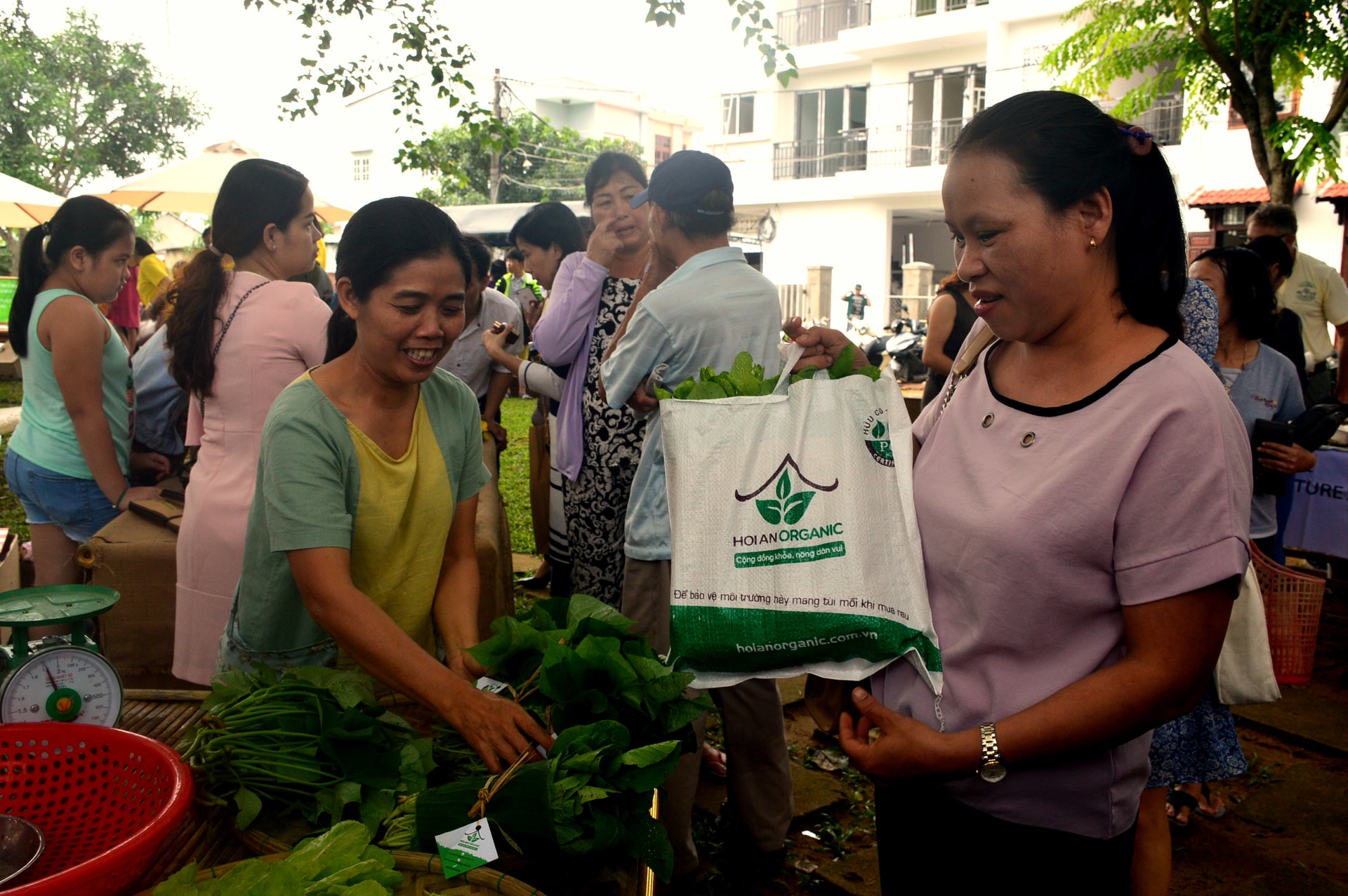 The fair says no to nylon bags to protect environment.