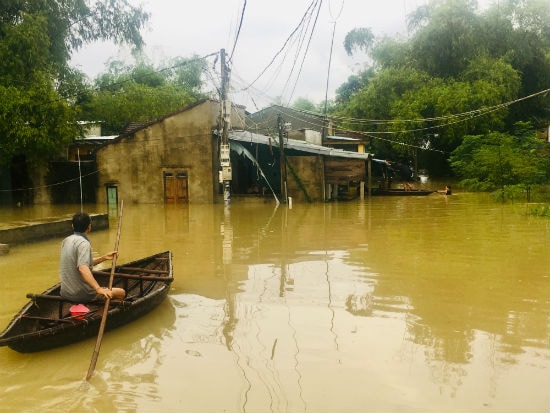 Ghe là phương tiện duy nhất để lưu thông tại khu vực này. Ảnh: X.H