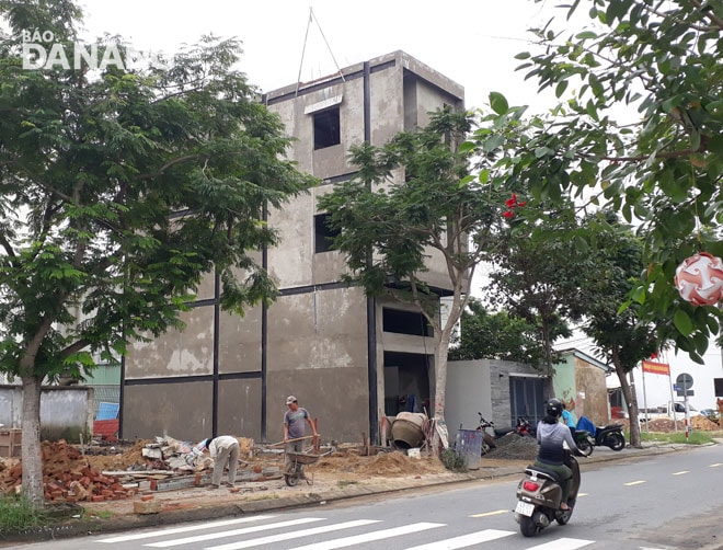 Việc phân cấp UBND các quận, huyện cấp phép xây dựng theo cấp công trình (nhà ở riêng lẻ) tạo thuận lợi cho người dân làm nhà ở.