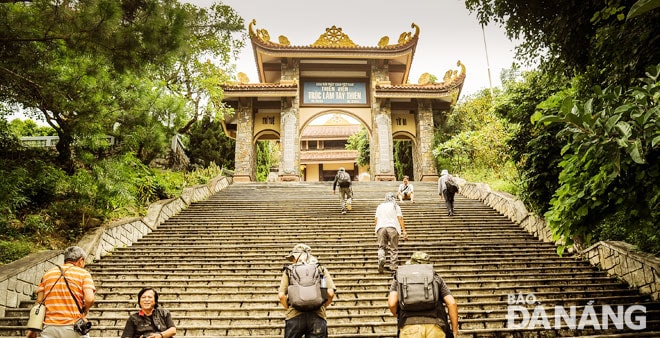 Thiền viện Trúc Lâm Tây Thiên xây dựng trên nền của một thiền tự cổ (Thiên Ân Thiền Tự) có từ thế kỷ 3.