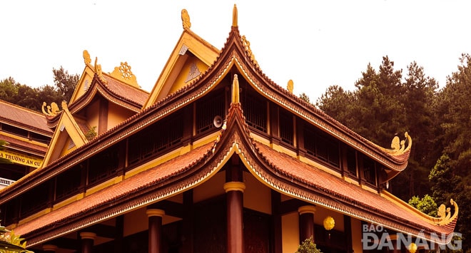 Thiền viện có sự tham gia đóng góp của hàng ngàn người dân cùng các Phật tử, trong đó có các nghệ nhân và làng nghề hầu khắp trong cả nước: thợ mộc Hà Tây, Bắc Ninh; thợ đá Non Nước Đà Nẵng, Ninh Bình; thợ xây Nam Định, Hà Nội.