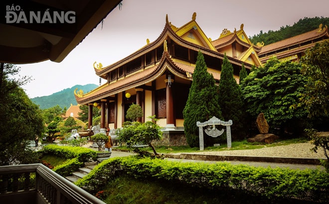 Thiền viện Trúc Lâm Tây Thiên là một trong 3 thiền viện lớn nhất của Việt Nam, cùng với Thiền viện Trúc Lâm Đà Lạt và Thiền viện Trúc Lâm Yên Tử. Thiền viện Trúc Lâm Tây Thiên được xây dựng ngay bên cạnh Khu di tích danh thắng Tây Thiên cổ tự (Chùa Tây Thiên, Đền Quốc Mẫu Tây Thiên Lăng Thị Tiêu, Đền Cô, Đền Cậu, Đền Thõng, Thác Bạc).