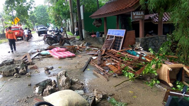 Ngoài những nạn nhân thiệt mạng và bị thương, ít nhất 20 người được xác nhận đã mất tích sau thảm họa sóng thần và công tác tìm kiếm cứu hộ vẫn đang diễn ra để tìm kiếm những trường hợp này.