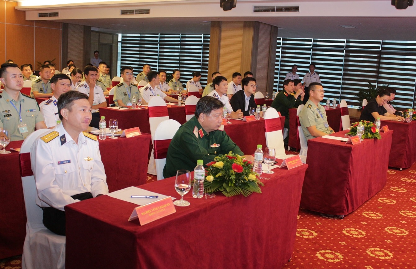 Các đại biểu tham dự chương trình.