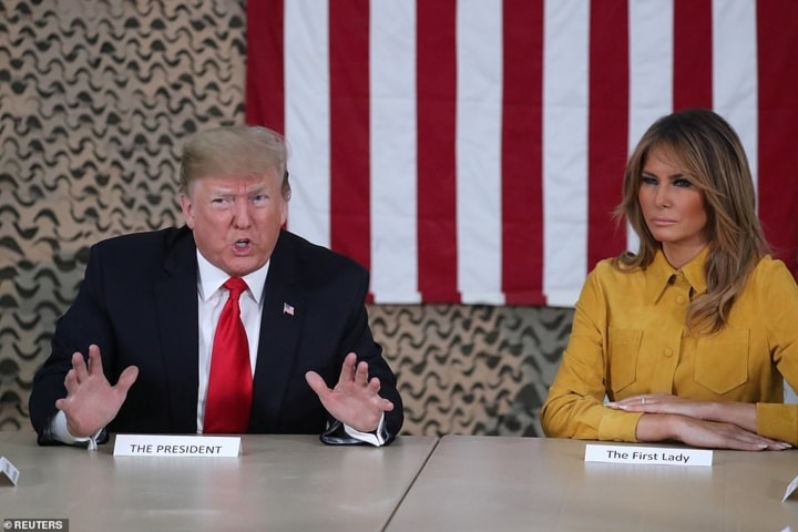 Đây là chuyến thăm Iraq đầu tiên của ông Trump ở cương vị Tổng thống. Ông đã dành hơn 3 giờ đồng hồ ở đây trước khi tới thăm căn cứ không quân Ramstein của Mỹ ở Đức. Ảnh: Reuters.