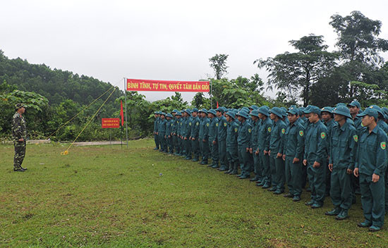 Dân quân huyện Phước Sơn trên thao trường huấn luyện. Ảnh: N.DIỆP