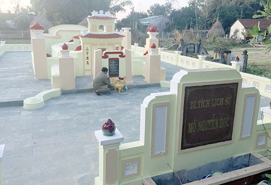 Khu mộ cụ Nguyễn Dục được trùng tu khang trang. Ảnh: N.ĐOAN