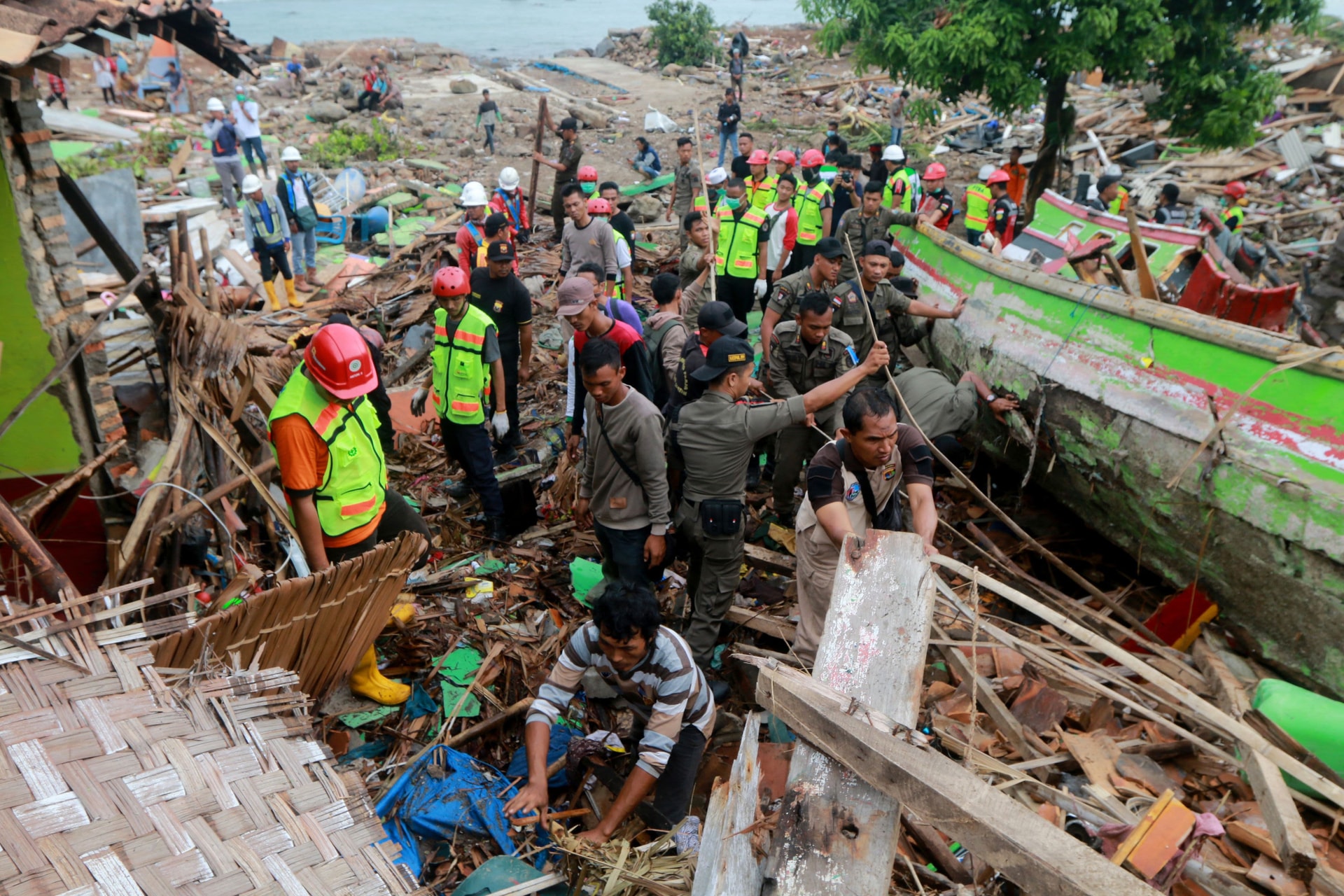 Trận sóng thần vừa tàn phá Indonesia, gây ra hậu quả nặng nề. Ảnh: AFP