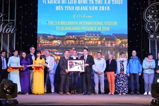 Vinh danh Công ty TNHHMTV Dịch vụ lữ hành Saigontourist đưa khách đến Quảng Nam nhiều nhất năm 2018