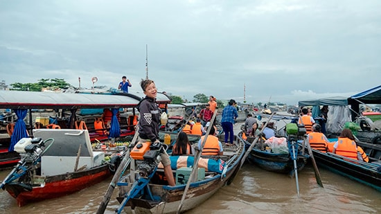 Một góc chợ nổi Cái Răng. Ảnh: XUÂN THỌ