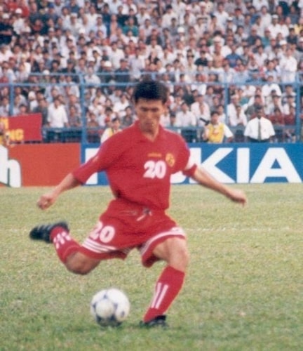 Tiền vệ phải Trần Công Minh