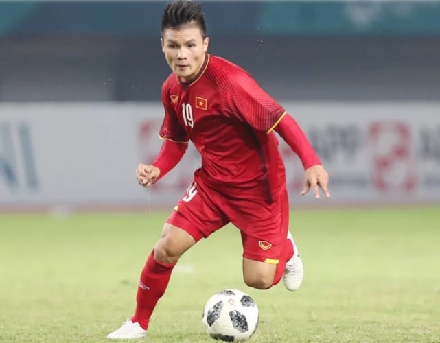 Tiền đạo phải Nguyễn Quang Hải