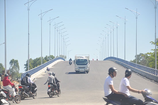 Đường Điện Biên Phủ hoàn thành góp phần phát triển kinh tế - xã hội và hạ tầng đô thị Tam Kỳ. Ảnh: X.P