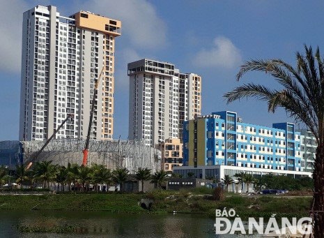 Vệt đô thị phía đông đang hình thành các trung tâm dịch vụ du lịch đặc sắc.  Trong ảnh: Tổ hợp nghỉ dưỡng và giải trí CocoBay. Ảnh: Triệu Tùng