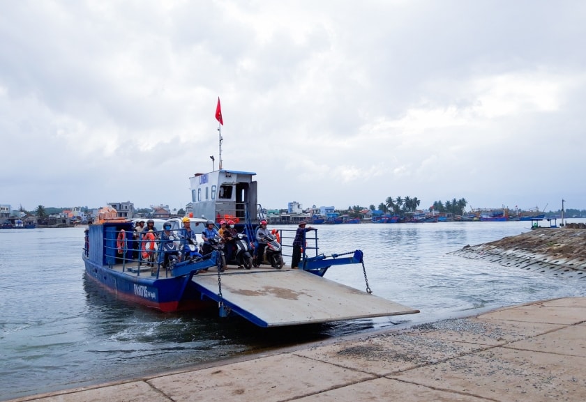 Phà vỏ thép Tam Hải hoạt động trở lại vào chiều 14.1. Ảnh: HỒ QUÂN