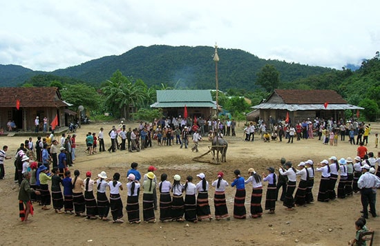 Làng đồng bào Bh’noong vui hội tết.Ảnh: L.P.L.N