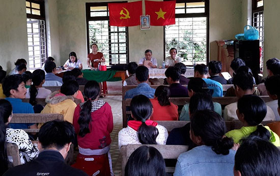 Truyền thông trợ giúp pháp lý tại xã Trà Dơn, huyện Nam Trà My. Ảnh: THÀNH LÊ