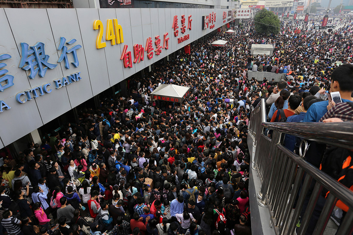 Cảnh tượng chen lấn đông đúc thường thấy ở các nhà ga Trung Quốc dịp tết. Ảnh: Reuters