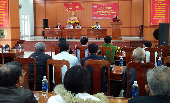 Quang cảnh tiếp xúc cử tri tại huyện Duy Xuyên.