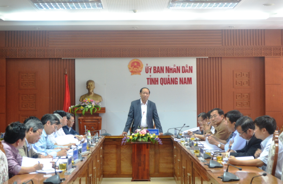 Quang Nam leaders discuss the ADB’s projects on expansion of Tam Hiep water plant and Dien Nam - Dien Ngoc Urban water supply system. (quangnam.gov.vn)