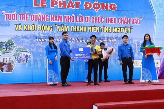 Các đoàn viên thanh niên Quảng Nam hướng về đồng bào vùng cao của tỉnh