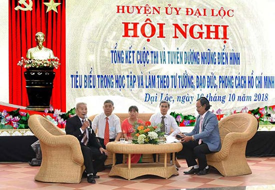 Huyện ủy Đại Lộc tổ chức tuyên dương những điển hình tiêu biểu trong học tập và làm theo gương Bác Hồ. Ảnh: H.L