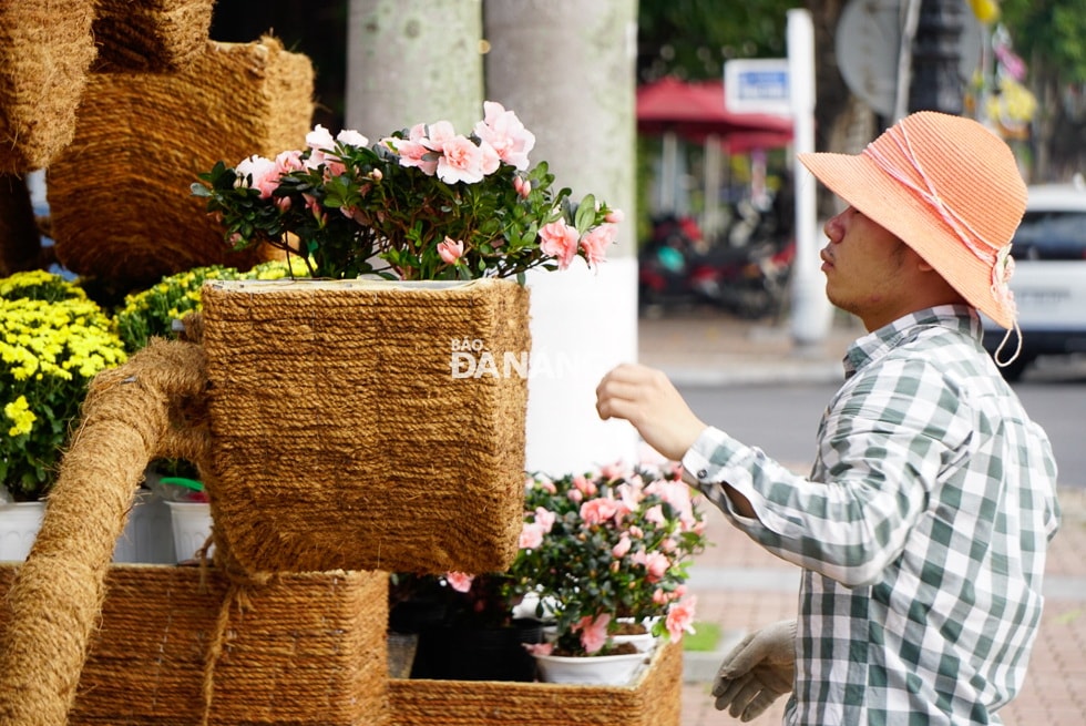 Các hạng mục của đường hoa đang được khẩn trương hoàn thiện để Đường hoa sẽ chính thức hoàn thiện, chào đón người dân và du khách tham quan kể từ ngày 3.2.2019 tức 28 tết âm lịch.