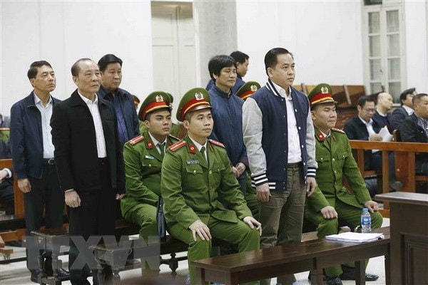 Các bị cáo tại phiên tòa xét xử sơ thẩm. (Ảnh: Doãn Tấn/TTXVN)