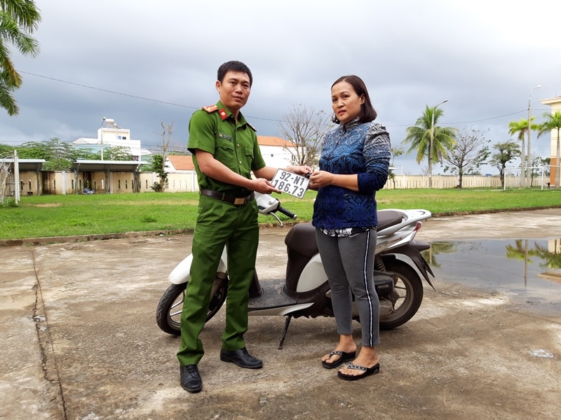 Qua đợt ra quân trấn áp tội phạm Công an Núi Thành đã khám phá nhiều vụ án, thu hồi nhiều tài sản bị mất cắp và bàn giao lại cho chủ sở hữu. Ảnh: ĐẠO QUÂN