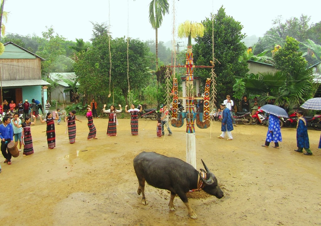 Không gian hội làng, góp cho không khí tết ở vùng cao thêm rộn ràng, ấm áp. Ảnh: Đ.N