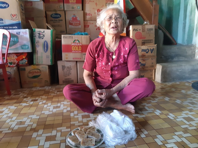 Cơ sở bánh dừa bà Sáu Lề được cho rằng ngon nhất xã đảo Tam Hải. Ảnh: HOÀNG LIÊN