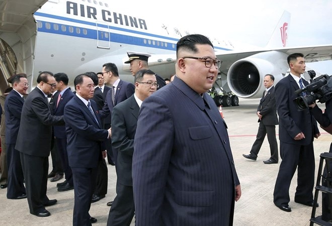Chuyến bay của hãng hàng không Air China đưa nhà lãnh đạo Triều Tiên Kim Jong-un tới Singapore hồi tháng Sáu năm ngoái. (Nguồn: Kyodo)