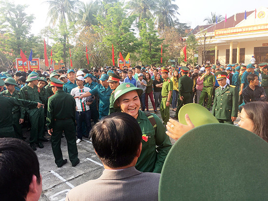 Thanh niên Hội An hăng hái lên đường tòng quân năm 2018. 