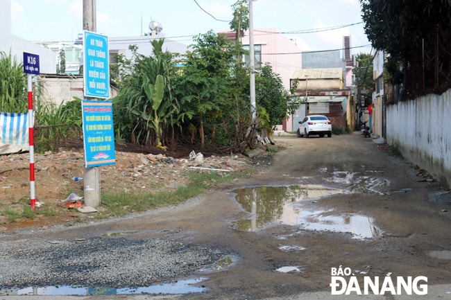 Người dân sống tại khu vực kiệt 16 Trần Huy Liệu mong muốn địa phương sớm có phương án xây dựng nhằm bảo đảm an toàn giao thông, mỹ quan đô thị.