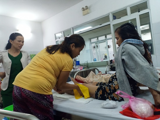 Chăm sóc bệnh nhân trở thành công việc mang lại thu nhập cho nhiều phụ nữ các vùng quê Quảng Nam