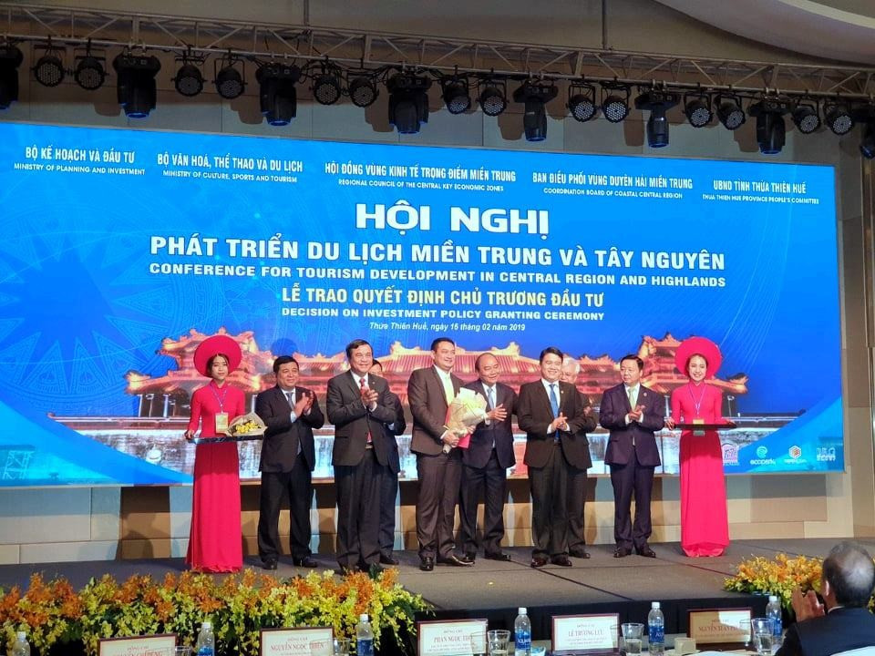 FVG Group is given the decision on investment project of Dong Giang heaven gate eco-tourism. Photo: FVG