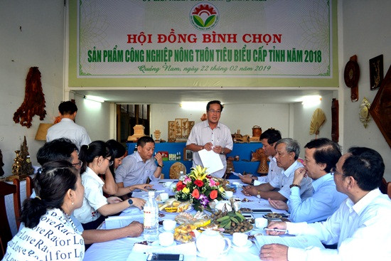 Phó Chủ tịch Thường trực UBND tỉnh Huỳnh Khánh Toàn kết luận buổi bình chọn sản phẩm công nghiệp nông thôn tiêu biểu Quảng Nam năm 2018. Ảnh: QUANG VIỆT