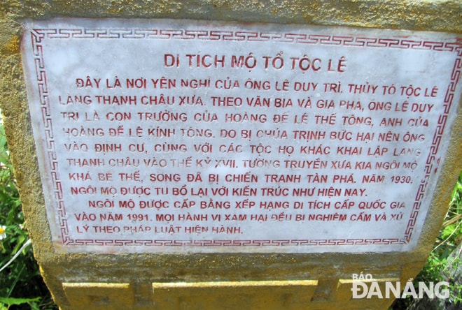 Bia tóm tắt tiểu sử Thủy tổ Lê Duy Trì do Trung tâm Quản lý và Bảo tồn di sản văn hóa Hội An lập. Ảnh: Thái Mỹ