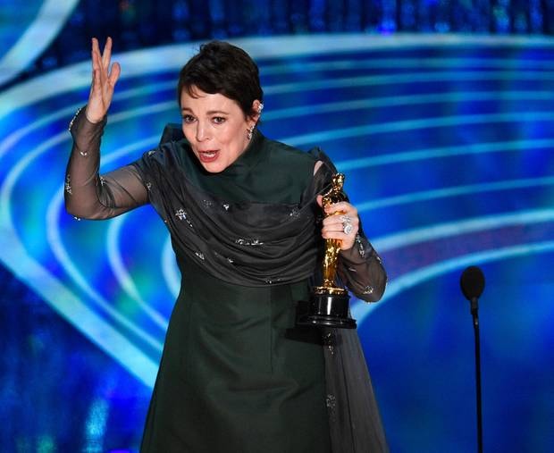 Olivia Colman nhận giải Nữ chính xuất sắc. Ảnh: AP