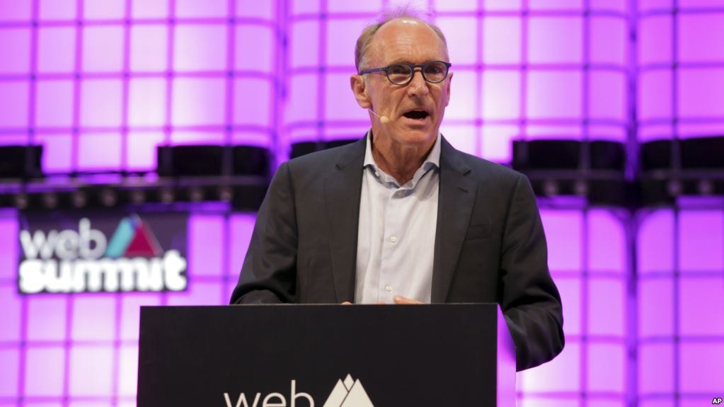 Tim Berners-Lee, nhà sáng lập web. Ảnh: AP