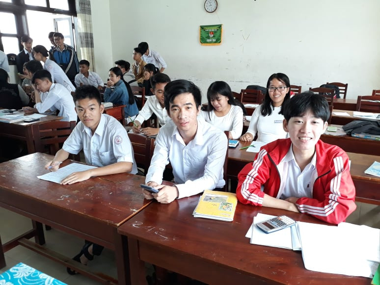 Nhóm học sinh Trường THPT chuyên Nguyễn Bỉnh Khiêm chiến thắng trong cuộc thi Olympic du học Nga môn Vật lý. Ảnh: C.N