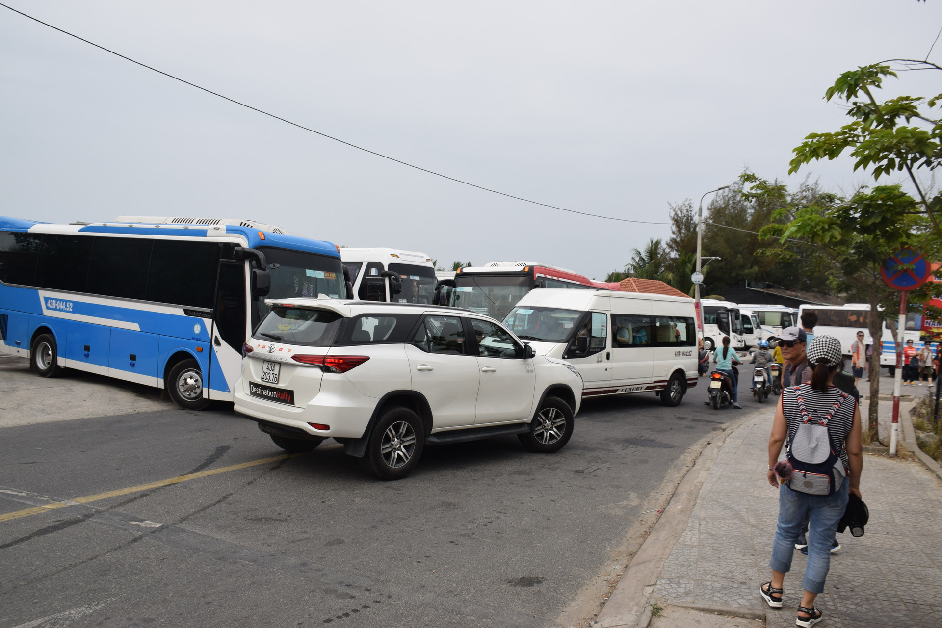 Hổn loạn giao thông tại khu vực gần ngã tư cầu Cừa Đại từ 13 giờ đến 15 giờ mỗi ngày
