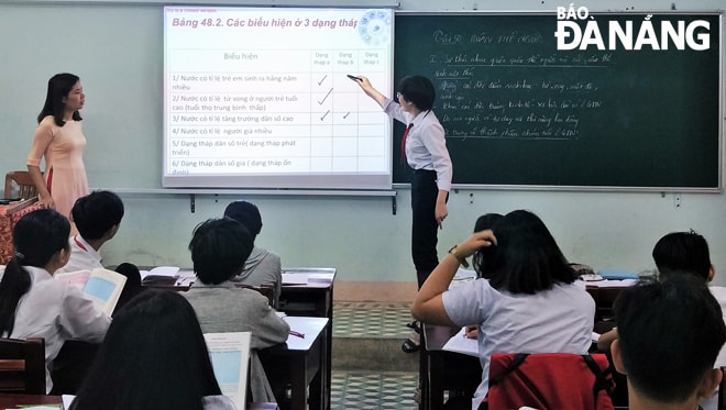 Việc ứng dụng CNTT vào dạy học giúp tăng cường sự tương tác giữa giáo viên và học sinh, đem lại hiệu quả học tập cao hơn. Ảnh: Huy Hoàng