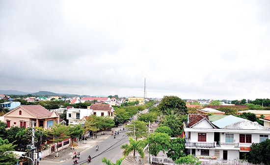 Đô thị Núi Thành đang chờ công bố đạt chuẩn đô thị loại IV và phấn đấu lên đô thị loại III, chuyển từ huyện lên thị xã vào năm 2020. Ảnh: VINH ANH