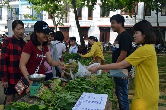 Gian hàng rau sạch luôn đắt khách