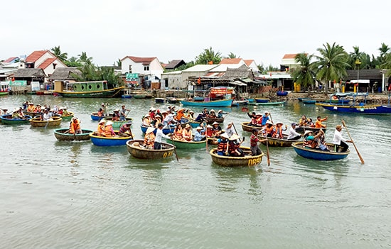 Tình trạng bát nháo trong cách làm du lịch ở xã Cẩm Thanh, TP.Hội An đã cơ bản được chấn chỉnh. Ảnh: PHAN VINH