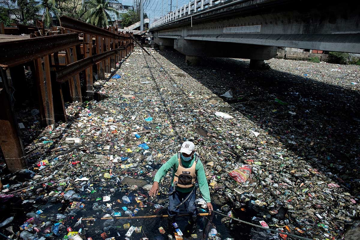 Một con sông ô nhiễm tại Philippines. Ảnh: AFP