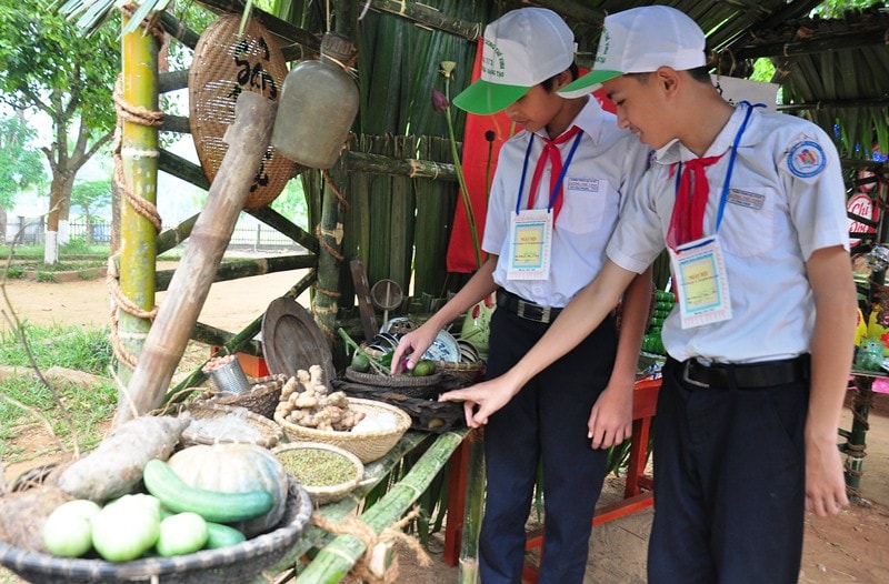 Học sinh Trường THCS Lương Thế Vinh (xã Tam Thành) sinh hoạt hội trại. Ảnh: V,A