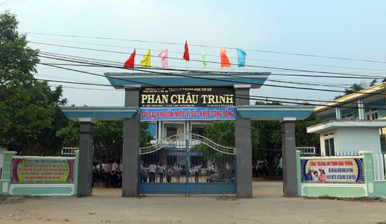 Cơ ngơi khang trang của Trường THCS Phan Châu Trinh, xã Quế Trung, huyện Nông Sơn. Ảnh: MẠC LY